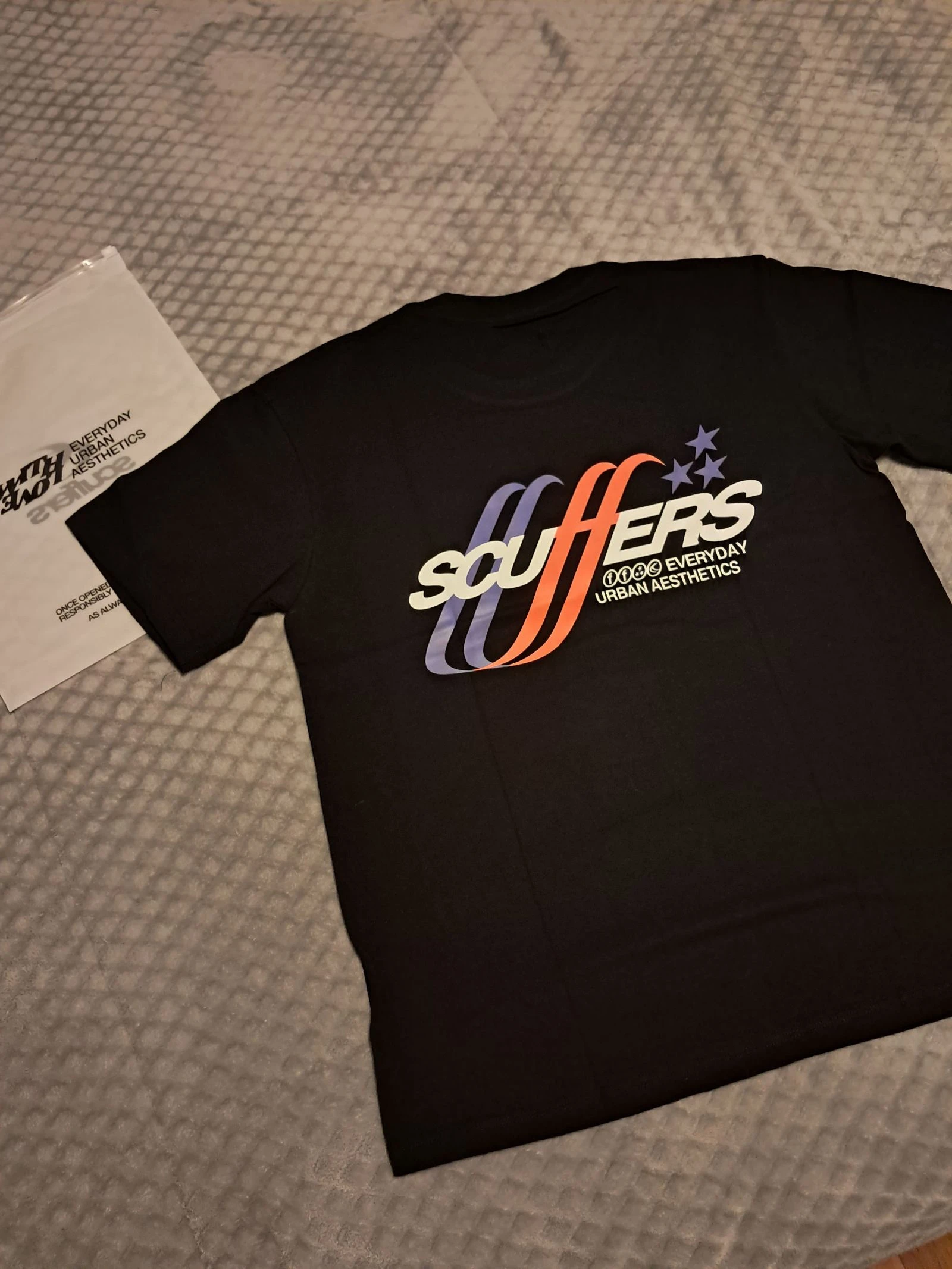 T-shirt Scuffers